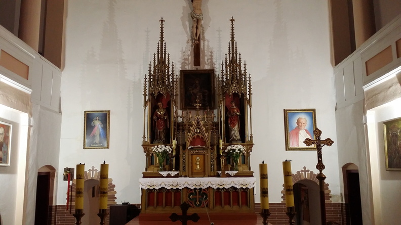 4 / portret kanonizacyjny św. Jan Paweł II w kościele parafialnym w Piekarach